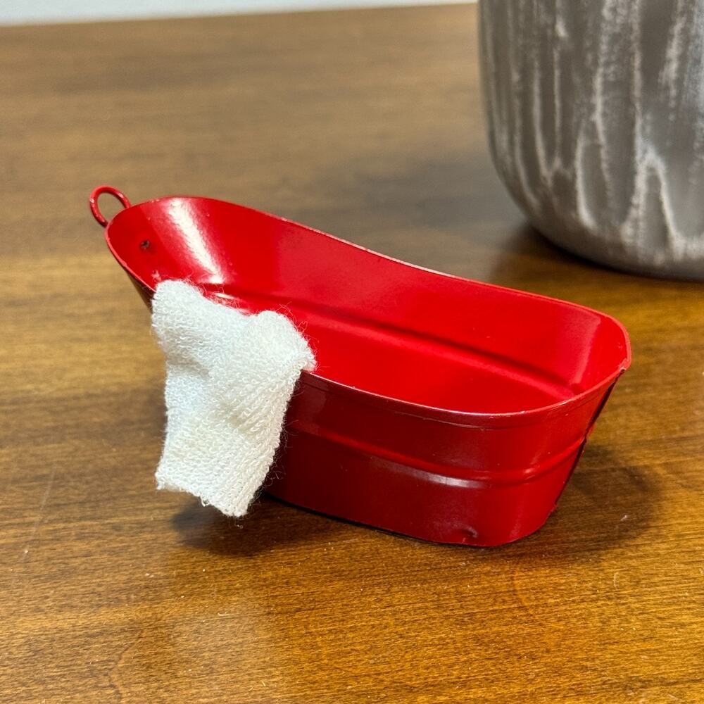 Vintage Red Metal Bath Tub for Dollhouse with White Towel Midwest Taiwan